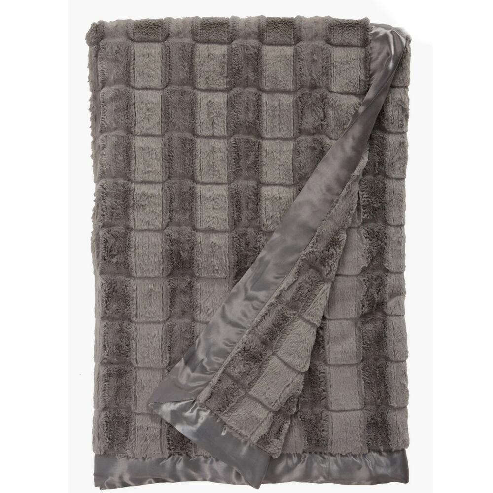 Giraffe at Home Luxe Waterfall Checkered Gray Throw Blanket NWT